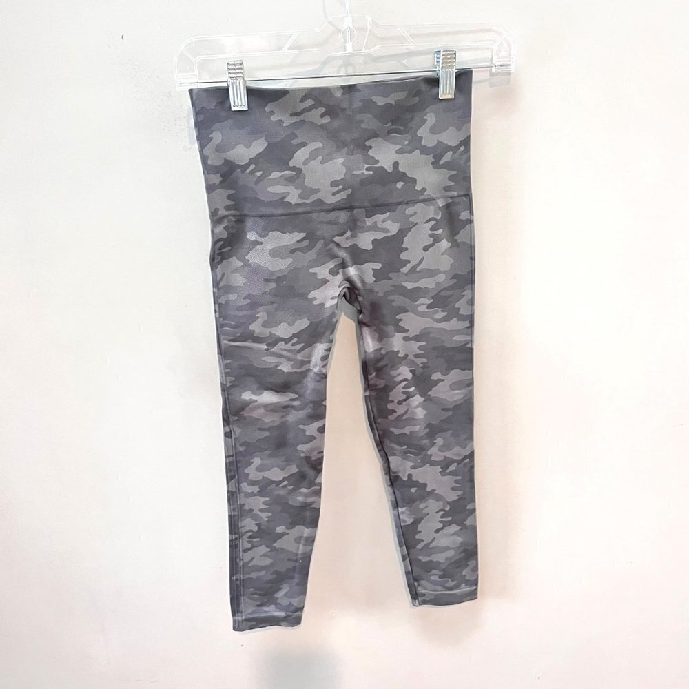 Spanx Cropped Camo Leggings- Size‎ M